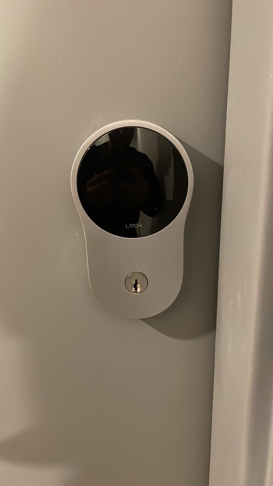 Latch smart access device installed on an apartment door